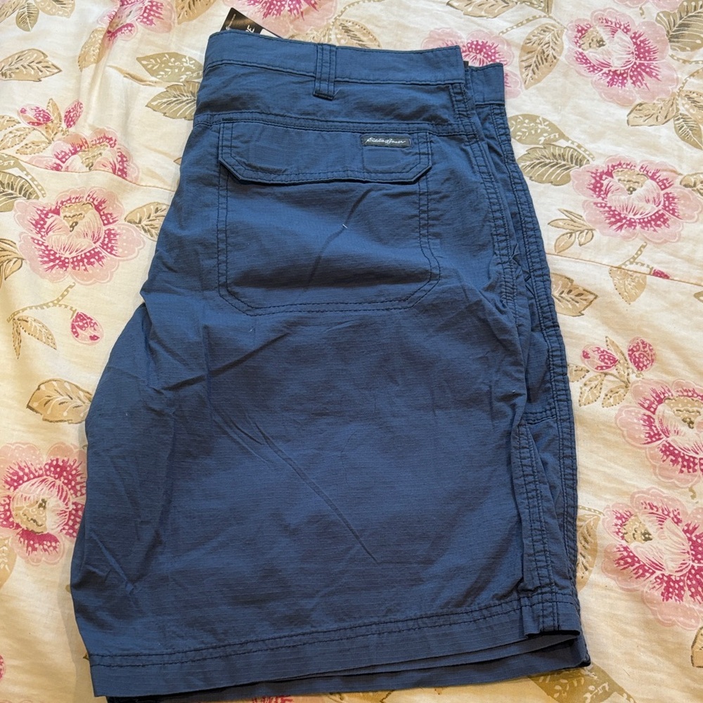 Eddie Bauer Men's Cargo Shorts in Blue